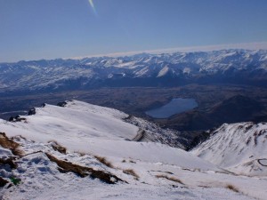 非圧雪の下山斜面