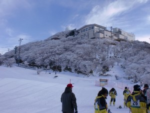 ゲレンデから望む山頂 ゲレンデから望む山頂