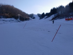 コース上部の雪作り コース上部の雪作り