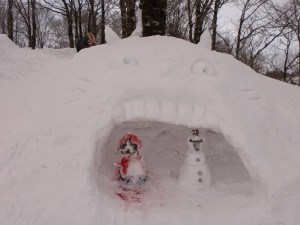 山頂の雪だるま