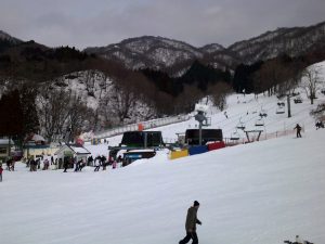 センターハウス前3