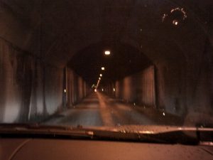 問題のトンネル 問題のトンネル